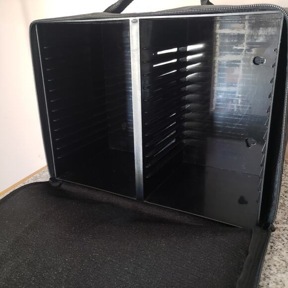 VTG Conductor Series CD Storage Holds 30 CDs Hard Plastic Insert Zipper EUC - Picture 9 of 11